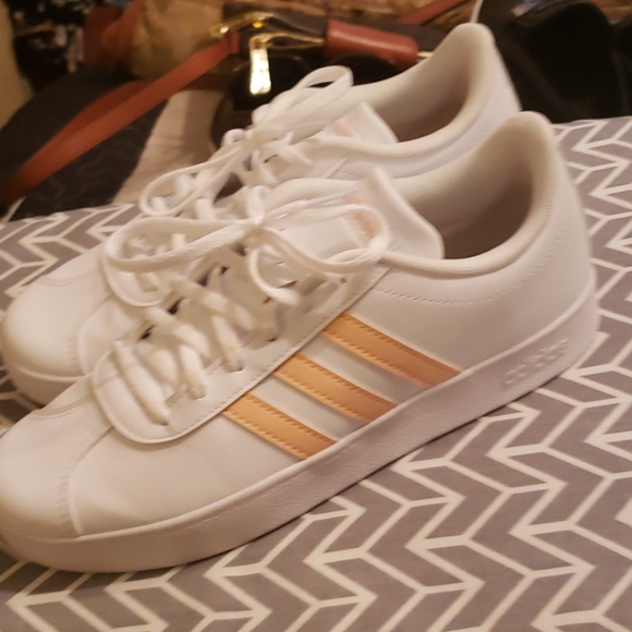 Shoe - Picture 2 of 3